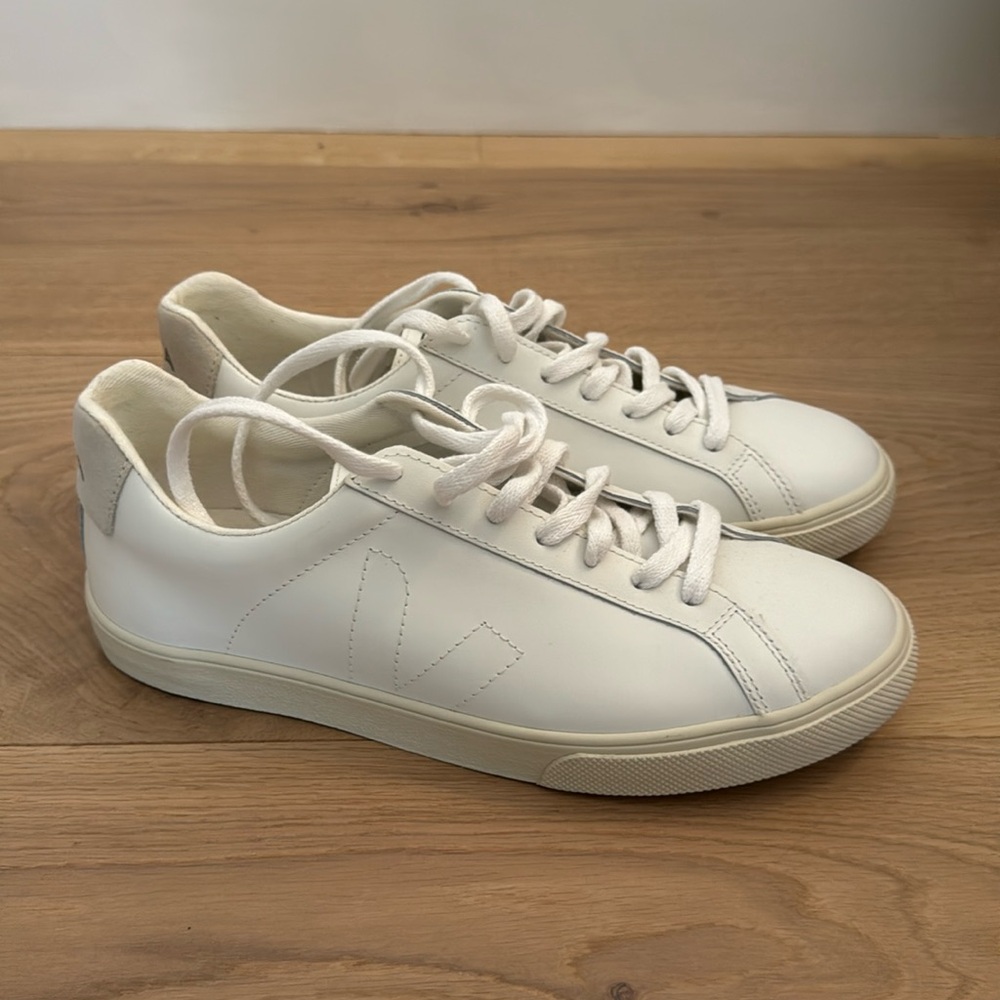 Brand new Veja Esplar size 8 NWOT
